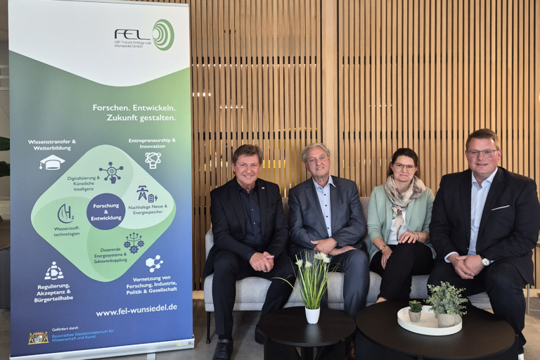 Parteiübergreifender Besuch am UBT Future Energy Lab Wunsiedel setzt Signal für Investitionen in die Energiezukunft